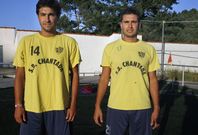 Iago, a la derecha, regres� a la SD Chantada, equipo en el que tambi�n est� su hermano. 