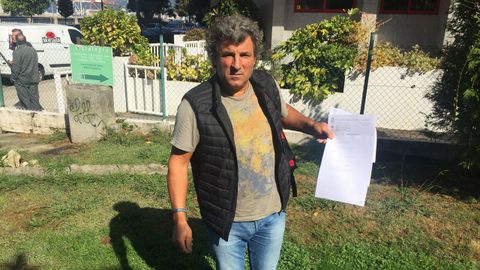 Manuel Rodr�guez muestra la sentencia del Tribunal Superior