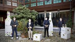 De izquierda a derecha, los representantes de Adega Vella, Petron, Cach�n y Adegas Salvadur