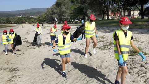 Programa Ludieduca de Jealsa y La Cruz Roja con motivo del d�a de los oc�anos en Barra�a y o Areal