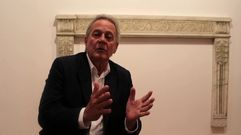 Miquel Mol�ns�explica �Estancias�, muestra de la colecci�n Banco Sabadell en Oviedo