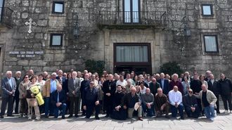 Un centenar de personas asistieron al encuentro, que cont� con la presencia del arzobispo