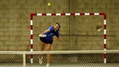 Laura Hermo venci� en la final, que se jug� en el pabell�n de Praia Xard�n, a su hermana Bel�n. 