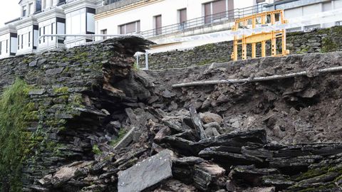 La altura del derrumbe puede superar los cuatro metros