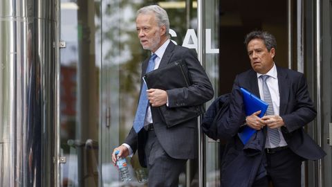 El exministro y abogado de Begoa Gmez, Antonio Camacho, a su salida de los Juzgados de Plaza Castilla.