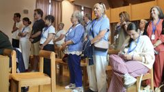 Vecinos de Mollavao, en pie en el pleno de Pontevedra, para seguir el debate sobre la mejora, modernizaci�n y humanizaci�n de los espacios p�blicos del barrio 