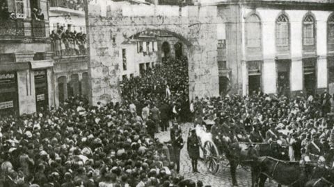 En verano de 1932, los restos mortales de Cachamu��a se llevaron a Pereir�.