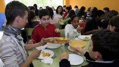 Alumnos del IES R�o Cabe en una imagen de archivo