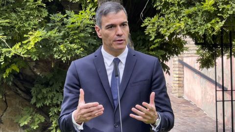 El presidente del Gobierno, Pedro Sánchez comparece ante la prensa en la Academia de España en Roma, tras su encuentro con el papa Francisco.