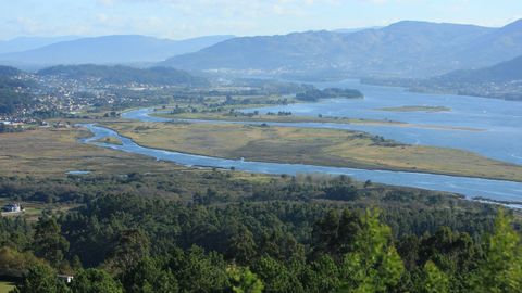 Vista del estuario del Mio en la frontera entre Galicia y Portugal 