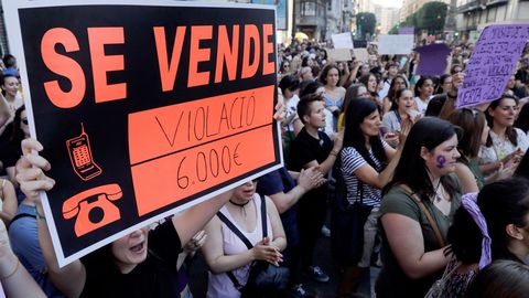 Manifestaci�n en Valencia contra el auto judicial que deja en libertad a los miembros de La Manada, condenados por abusos sexuales a 9 a�os de prisi�n