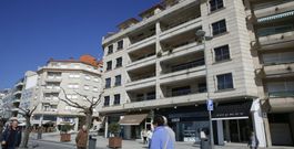 Un metro del ancho de la fachada del edificio de Construcuatro en el paseo de Silgar deber� ser demolido si el recurso no prospera. 