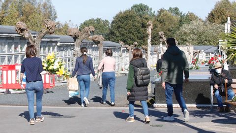 Ayer ya fue jornada de visitas en el cementerio de San Froil�n