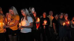 Vigilia organizada en la localidad estadounidense de Ames en recuerdo de Celia Barqu�n, la golfista asesinada en Iowa