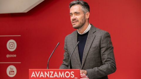 El portavoz de la ejecutiva del PSOE, Felipe Sicilia, este lunes en una rueda de prensa en la sede del partido en Madrid.