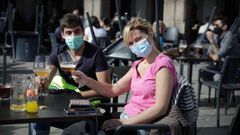 Las terrazas de A Coru�a inician un nuevo fin de semana soleado con buen pie