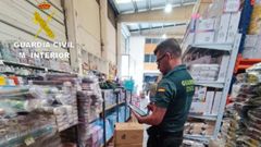 La Guardia Civil inspeccion� numerosos establecimientos de la provincia y denunci� a dos por la venta de art�culos pirot�cnicos sin autorizaci�n ni medidas de seguridad.
