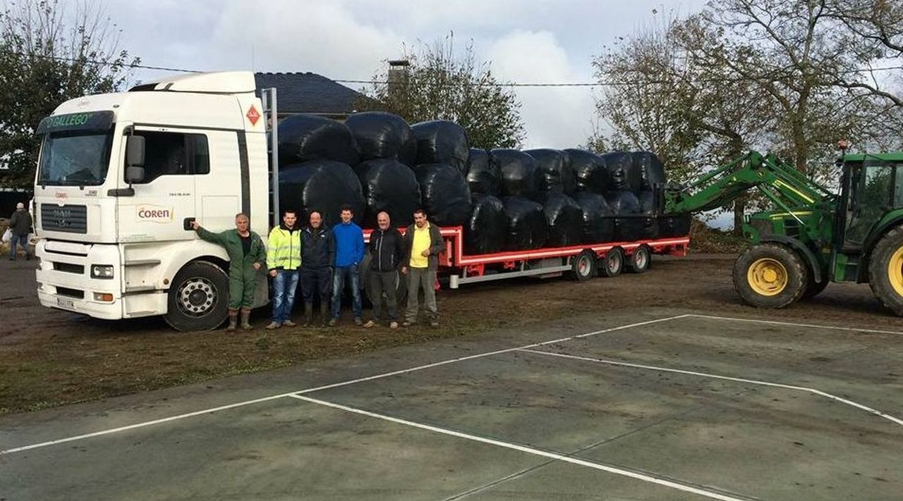 Ganaderos gallegos donaron 40 camiones de silo de hierba a los afectados por los incendios
