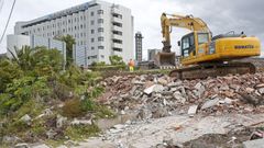En el hospital Montecelo, cuyas obras de ampliaci�n est�n en marcha desde el 3 de mayo, permanecen ingresados 14 pacientes covid en planta y 5 graves en la uci