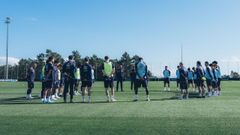 El cuerpo t�cnico y la plantilla del Celta guardaron un minuto de silencio al inicio del entrenamiento.