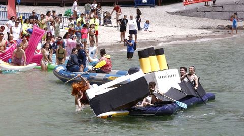 El Titanic de Sanxenxo, hundi�ndose en Sanxenxo antes ya de iniciarse la competici�n de colchonetas.