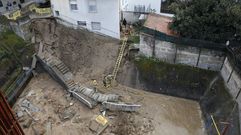 Desalojados 80 alumnos y seis familias por el derrumbe de un muro en Ourense