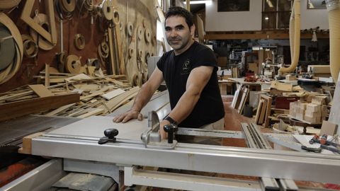 Alfonso destaca que su pasin es trabajar en el taller creando o dando otra a vida a muebles