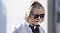 La escritora y periodista E. Jean Carroll, este martes, a su llegada al tribunal de Nueva York donde se celebra el juicio contra Donald Trump por violaci�n y difamaci�n 