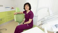 La odont�loga Sonia Barreiro, en su cl�nica de Coristanco