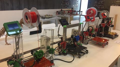 M�quinas que el Concello de Ourense ceder� para la fabricaci�n de m�scaras protectoras