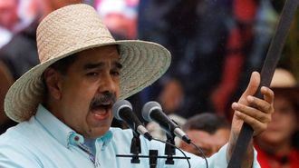 El presidente de Venezuela, Nicols Maduro, porta una espada que perteneci al soldado venezolano Ezequiel Zamora.