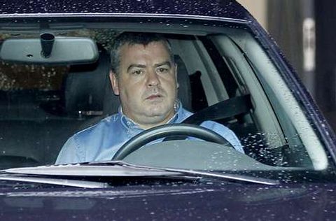 El juez Ta�n, llegando en su coche al juzgado de Santiago en el que investiga ahora el caso Asunta.