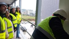 La conselleira de Vivenda y la delegada de la Xunta en A Coru�a visitaron las obras de un edificio de 40 viviendas en alquiler social en Xux�n