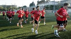 Los jugadores vilagarcianos realizaron su primera sesi�n de trabajo en el Manuel Jim�nez. 