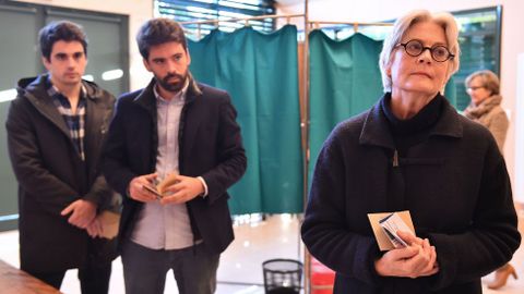 Primera vuelta de las elecciones presidenciales de Francia.Penelope Fillon y sus dos hijos, han acudido juntos a votar