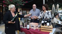 La sumiller Mercedes Gonzlez ofrecio una cata de vinos guiada en la presentacin de  Barbads a bocados  en la Tapera Tarona de A Valenz.