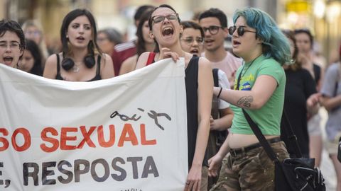 Manifestaci�n de alumnos de la Facultade de Belas Artes de Pontevedra para reclamar un protocolo efectivo ante el abuso sexual