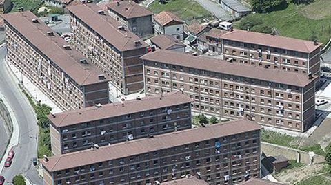 Bloques de pisos pertenecientes a Hunosa