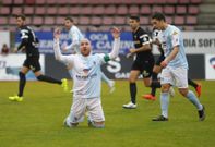 Marcos Rodr�guez reclam� un penalti en el tramo final del derbi. 
