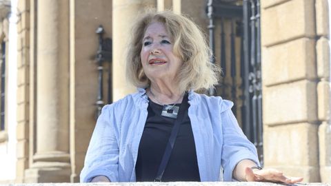 La historiadora Margarita S�nchez, fotografiada ayer ante la concatedral de San Juli�n de Ferrol, el templo que sustituy�, en el siglo XVIII, a la primitiva iglesia medieval.