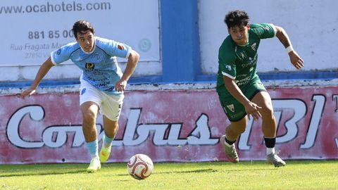 El celeste Jacobo lucha por un bal�n en el duelo de la jornada inaugural ante el Antela