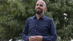 <span lang= gl >Mart&iacute;n Camba Conde, que leva 24 anos de polic&iacute;a&nbsp;(17 deles na quenda de noite en Santiago de Compostela), leva ofrecido non curso 2025-2026 por toda Galicia charlas sobre rochas non lecer noctuno &aacute;s que asistiron m&aacute;is de 11.000 rapaces e familias</span>