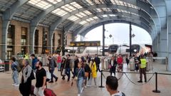 Ambiente en la estaci�n de tren de A Coru�a este lunes