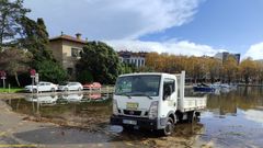 Las mareas vivas se dejaron sentir en el muelle de As Corbaceiras esta semana