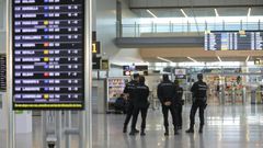 Policas en el aeropuerto de Santiago (foto de archivo)