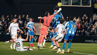 Imagen del duelo entre el Ceuta y el Deportivo, el �ltimo de los blanquiazules a domicilio