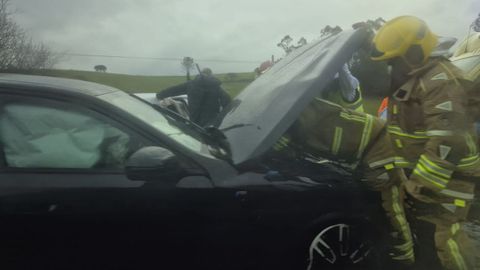 Uno de los coches implicados en la colisi�n m�ltiple en la AC-400.