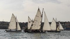 Un grupo de los barcos participantes en una de las dos regatas celebradas en Sada de la Copa Balbina este verano.