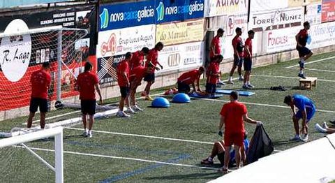 Los futbolistas del Lugo realizaron circuitos de acondicionamiento en la sesi�n de trabajo vespertina