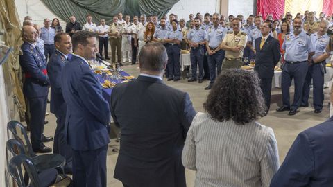 Tras la ceremonia, se sirvi� un aperitivo en el aer�dromo compostelano.